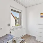 Worker Near Stuttgart, Nürtingen, Autobahn A8, Parking,wifi,smart,smart Tv Oberboihingen