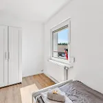 Worker Near Stuttgart, Nürtingen, Autobahn A8, Parking,wifi,smart,smart Tv Oberboihingen