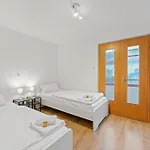 Apartment Worker Near Stuttgart, Nürtingen, Autobahn A8, Parking,wifi,smart,smart Tv *
