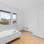Worker Near Stuttgart, Nürtingen, Autobahn A8, Parking,wifi,smart,smart Tv Apartment Oberboihingen