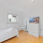 Worker Near Stuttgart, Nürtingen, Autobahn A8, Parking,wifi,smart,smart Tv *