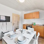 Worker Near Stuttgart, Nürtingen, Autobahn A8, Parking,wifi,smart,smart Tv Apartment