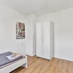 Apartment Worker Near Stuttgart, Nürtingen, Autobahn A8, Parking,wifi,smart,smart Tv *