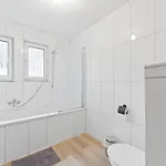 Worker Near Stuttgart, Nürtingen, Autobahn A8, Parking,wifi,smart,smart Tv Apartment Oberboihingen