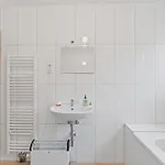 Worker Near Stuttgart, Nürtingen, Autobahn A8, Parking,wifi,smart,smart Tv