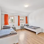 Worker Near Stuttgart, Nürtingen, Autobahn A8, Parking,wifi,smart,smart Tv Apartment