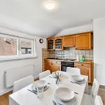 Worker Near Stuttgart, Nürtingen, Autobahn A8, Parking,wifi,smart,smart Tv Apartment Oberboihingen