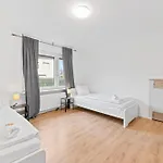 Worker Near Stuttgart, Nürtingen, Autobahn A8, Parking,wifi,smart,smart Tv *