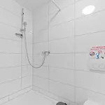 Worker Near Stuttgart, Nürtingen, Autobahn A8, Parking,wifi,smart,smart Tv Oberboihingen