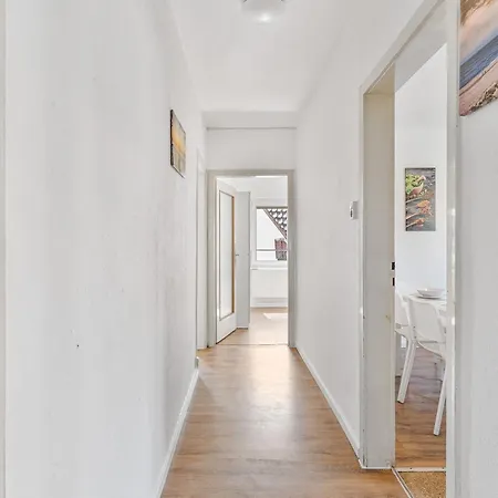 Worker Near Stuttgart, Nuertingen, Autobahn A8, Parking,wifi,smart,smart Tv *