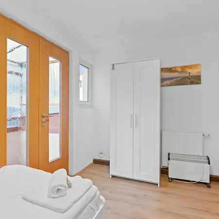 Lejlighed Worker Near Stuttgart, Autobahn A8, Parking, Wifi, Smart Tv *