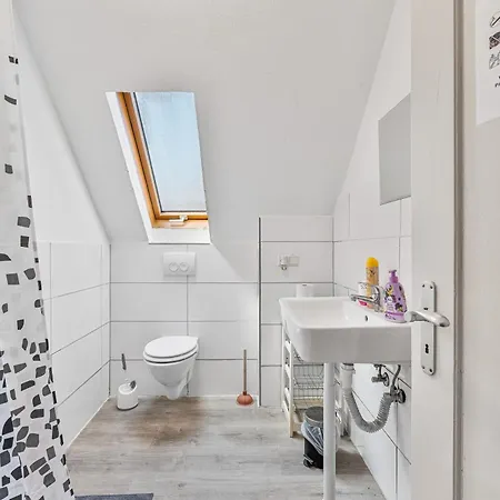 Worker Near Stuttgart, Nuertingen, Autobahn A8, Parking,wifi,smart,smart Tv * Oberboihingen