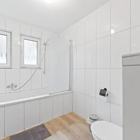 Worker Near Stuttgart, Nuertingen, Autobahn A8, Parking,wifi,smart,smart Tv Διαμέρισμα Oberboihingen