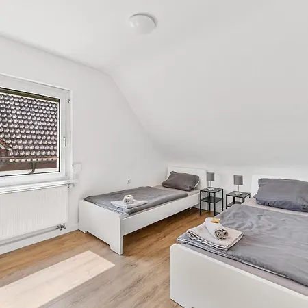 Monteur Near Stuttgart Parking,wifi,smart,smart Tv *