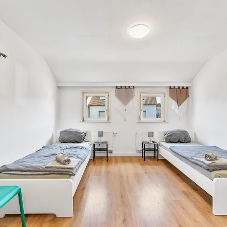 Apartment Worker Near Stuttgart, Nürtingen, Autobahn A8, Parking,wifi,smart,smart Tv