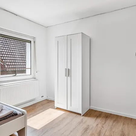 Worker Near Stuttgart, Autobahn A8, Parking, Wifi, Smart Tv