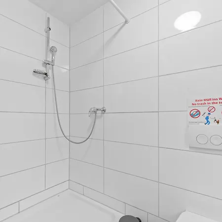 Worker Near Stuttgart, Nuertingen, Autobahn A8, Parking,wifi,smart,smart Tv Oberboihingen