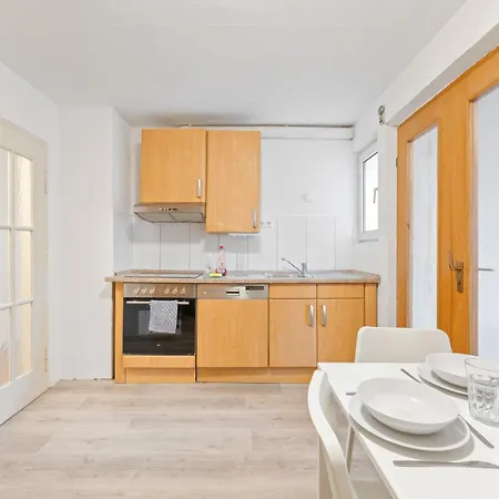 Lägenhet Monteur Near Stuttgart Parking,wifi,smart,smart Tv Oberboihingen
