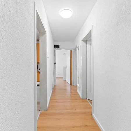 Monteur Near Stuttgart Parking,wifi,smart,smart Tv Lägenhet