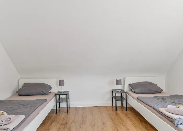 Worker Near Stuttgart, Nuertingen, Autobahn A8, Parking,wifi,smart,smart Tv * Oberboihingen