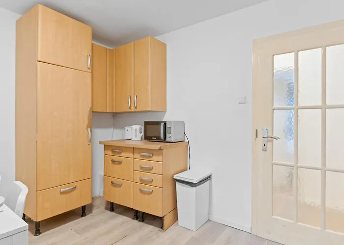 דירה Worker Near Stuttgart, Nuertingen, Autobahn A8, Parking,wifi,smart,smart Tv