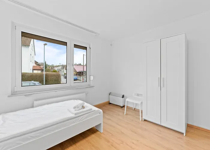 Worker Near Stuttgart, Nuertingen, Autobahn A8, Parking,wifi,smart,smart Tv דירה Oberboihingen