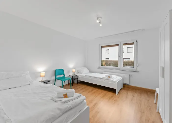 Worker Near Stuttgart, Nuertingen, Autobahn A8, Parking,wifi,smart,smart Tv Oberboihingen