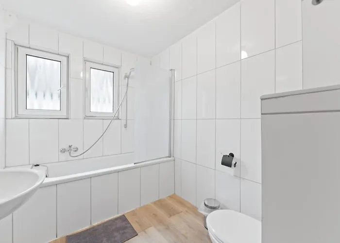 Worker Near Stuttgart, Nuertingen, Autobahn A8, Parking,wifi,smart,smart Tv דירה Oberboihingen