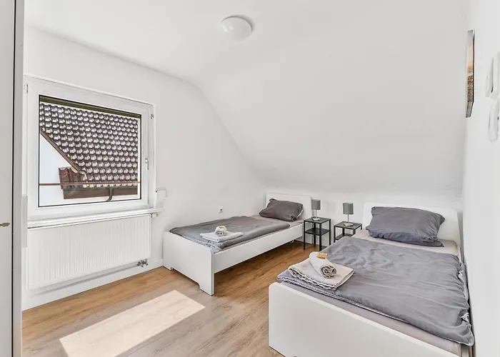 Worker Near Stuttgart, Nuertingen, Autobahn A8, Parking,wifi,smart,smart Tv *