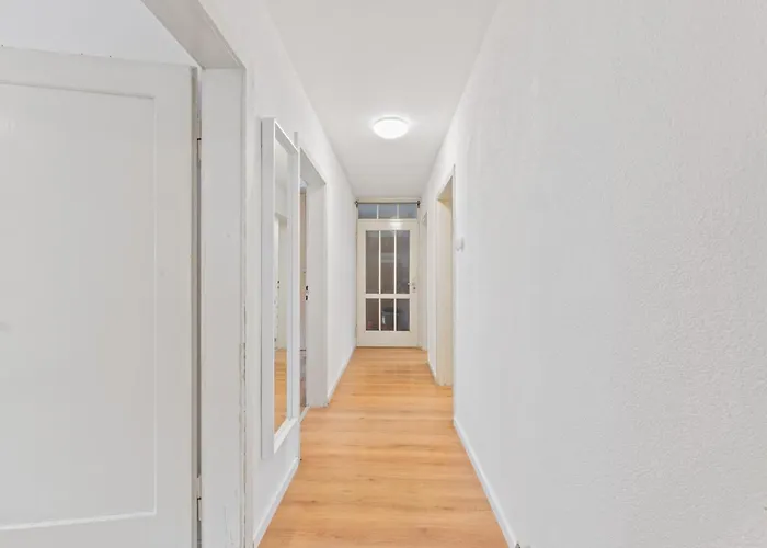 Worker Near Stuttgart, Nuertingen, Autobahn A8, Parking,wifi,smart,smart Tv דירה *