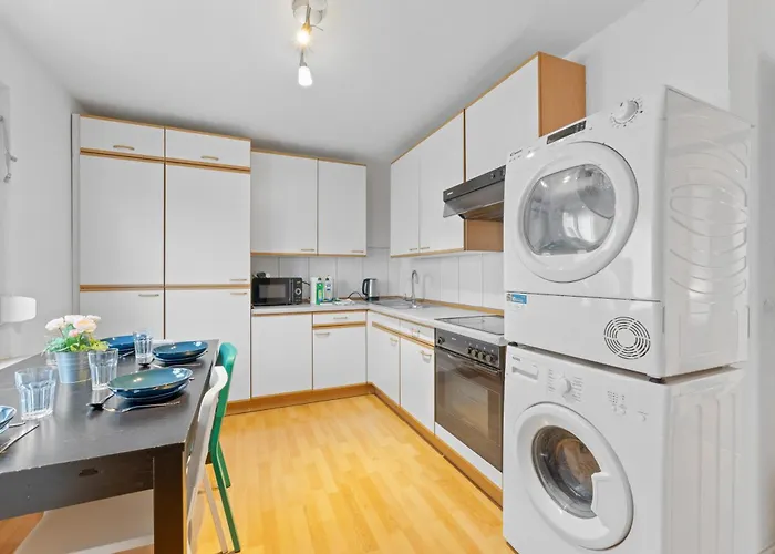 Worker Near Stuttgart, Nuertingen, Autobahn A8, Parking,wifi,smart,smart Tv * Oberboihingen