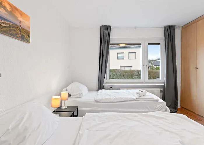 Worker Near Stuttgart, Nuertingen, Autobahn A8, Parking,wifi,smart,smart Tv דירה *