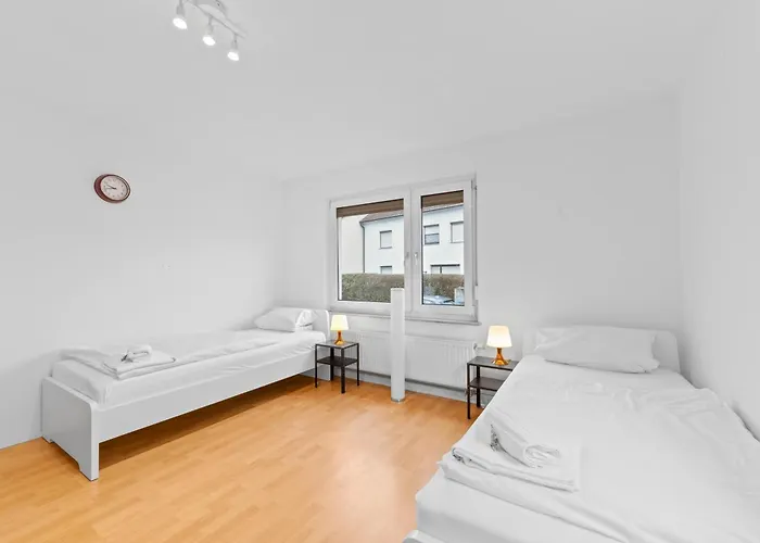 Worker Near Stuttgart, Nuertingen, Autobahn A8, Parking,wifi,smart,smart Tv * Oberboihingen