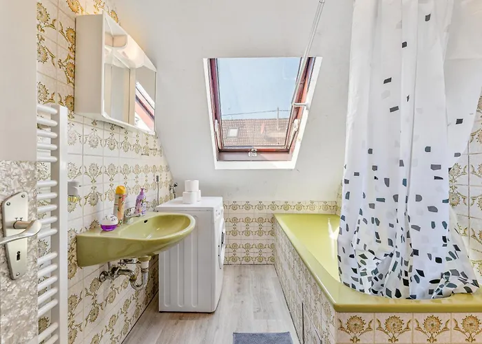 Worker Near Stuttgart, Nuertingen, Autobahn A8, Parking,wifi,smart,smart Tv דירה Oberboihingen