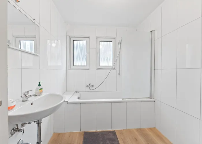 Worker Near Stuttgart, Nuertingen, Autobahn A8, Parking,wifi,smart,smart Tv *