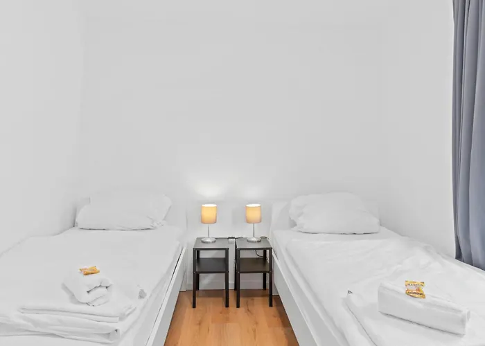 Worker Near Stuttgart, Nuertingen, Autobahn A8, Parking,wifi,smart,smart Tv